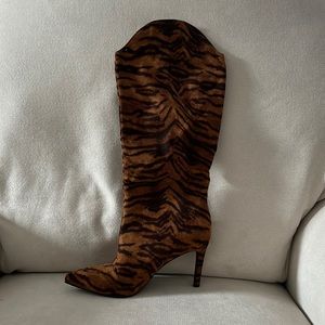 Chinese Laundry tiger print Riser boots
